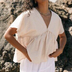 NWT Gilli Madelyn Top - Cream